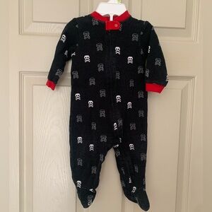 Baby footie with skulls